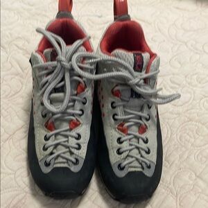 NWOB Montrail Approach Walking Shoes/ Boots UK Size 6 WMNS